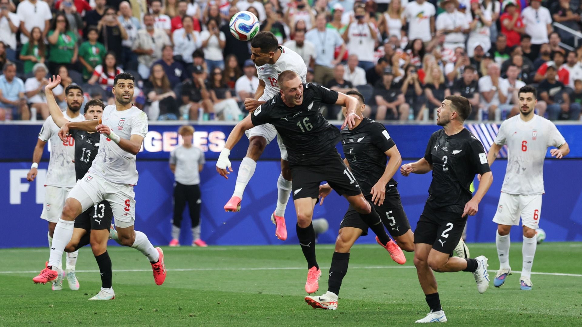 Irán y Nueva Zelanda empatan 2-2 en debut vibrante del Grupo G en Los Ángeles
