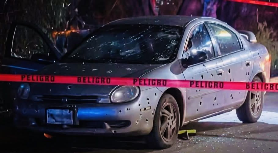 Brutal ejecución en fiesta patronal: comando rafaguea Neon con más de 50 impactos en Tlalixtac de Cabrera