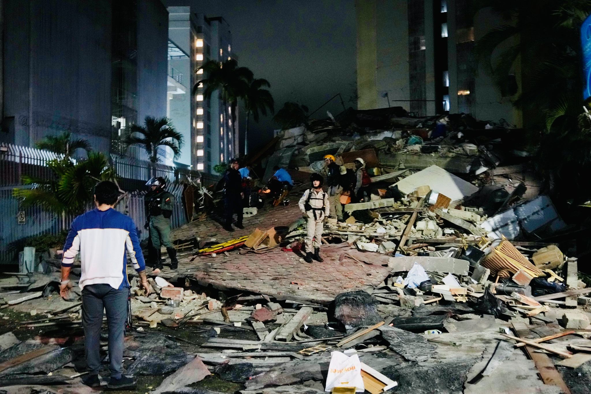 Equipos y voluntarios de Venezuela han rescatado 164 muertos y 971 heridos de edificios colapsados por terremotos