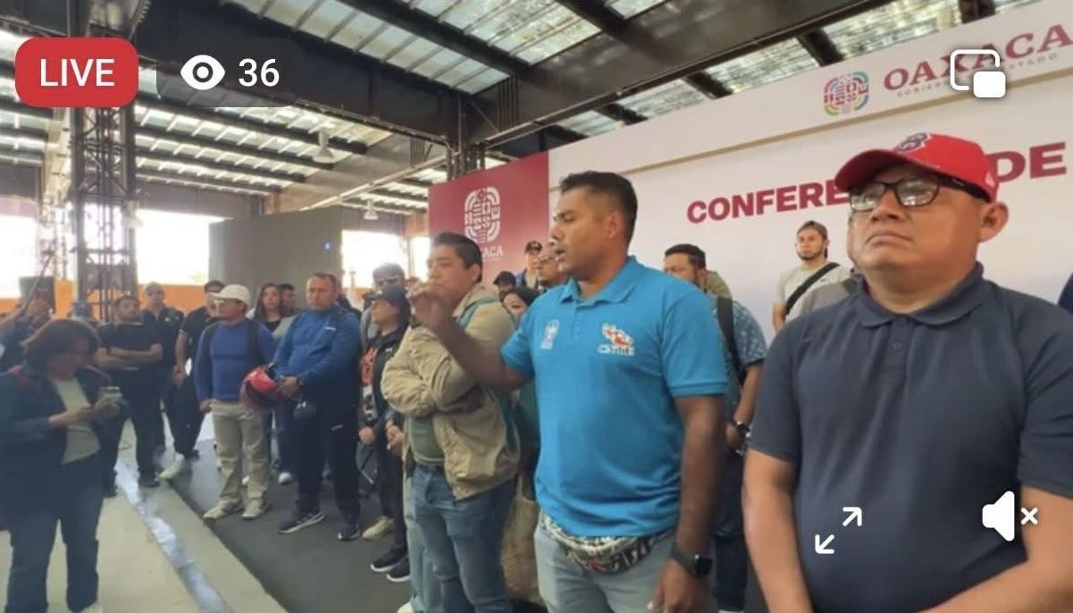 Protestas de maestros de Sección 22 obligan a suspender la conferencia mañanera del gobernador Salomón Jara en Oaxaca