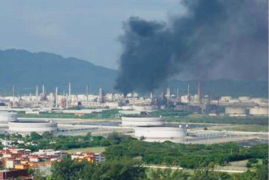 “Flamazo” en la refinería de Salina Cruz, Oaxaca, deja tres trabajadores quemados en tercer incidente de junio 2026 “Flamazo” en la refinería de Salina Cruz, Oaxaca, deja tres trabajadores quemados en tercer incidente de junio 2026