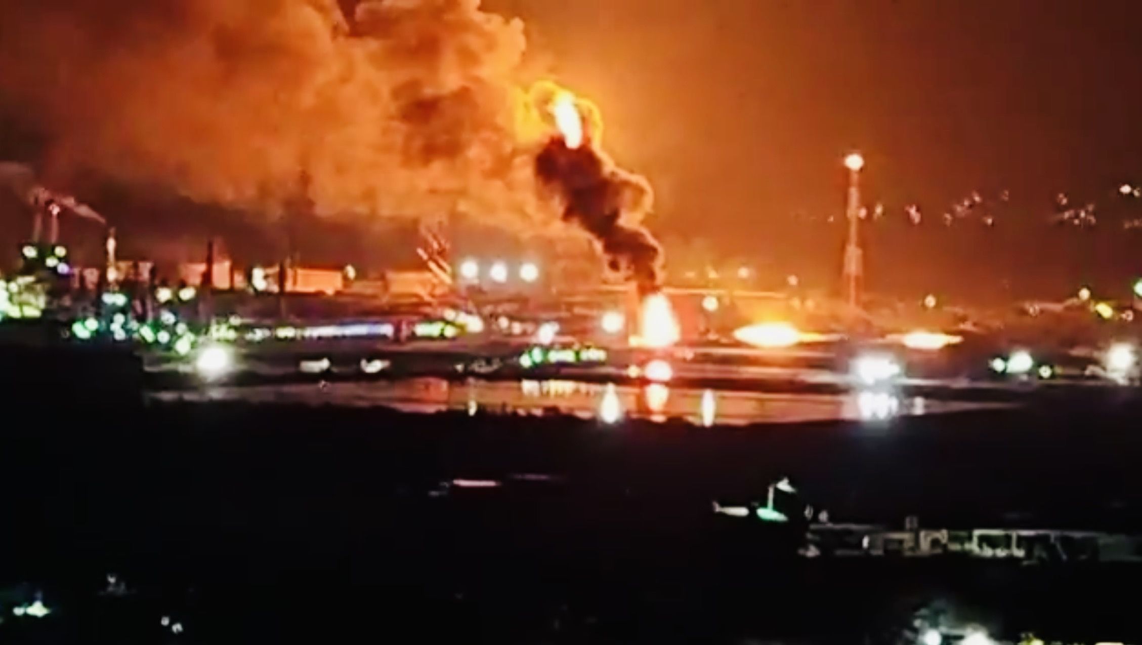 Tercer siniestro en la refinería Antonio Dovalí de Pemex, en Salina Cruz, Oaxaca, alarma a residentes Tercer siniestro en la refinería Antonio Dovalí de Pemex, en Salina Cruz, Oaxaca, alarma a residentes