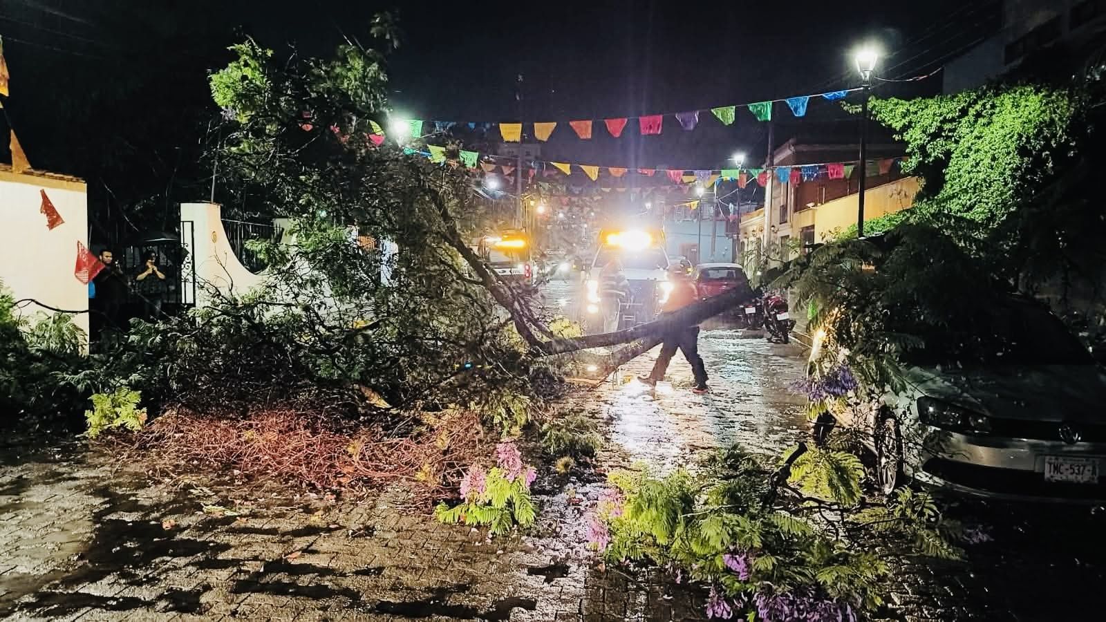 Lluvias torrenciales en Oaxaca de Juárez generan inundaciones y daños en infraestructura urbana