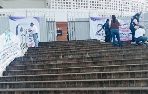 Jubilados de la CFE toman simbólicamente el Poder Judicial de la Federación para defender sus pensiones legalmente adquiridas