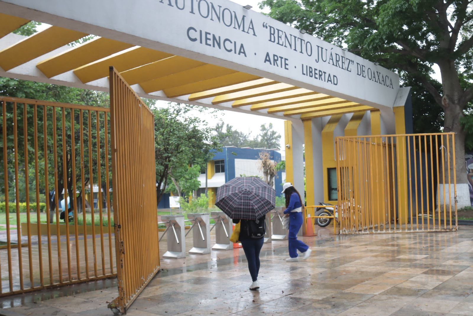UABJO regresa a clases presenciales este lunes; Farid Acevedo y MDU negocian solución universitaria