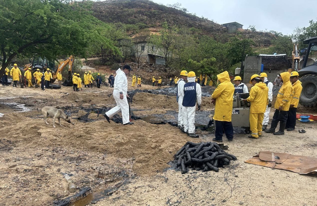 Nueva fuga de combustóleo en Salina Cruz moviliza a Pemex y Protección Civil tras reciente incidente Nueva fuga de combustóleo en Salina Cruz moviliza a Pemex y Protección Civil tras reciente incidente