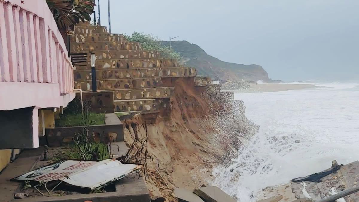 Se cae el Teatro al Aire Libre del malecón de Playa Abierta, en Salina Cruz, por fallas en construcción