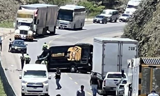 Tragedia: choque frontal entre dos Urvan en supercarretera Oaxaca-Cuacnopalan deja siete fallecidos y 10 heridos