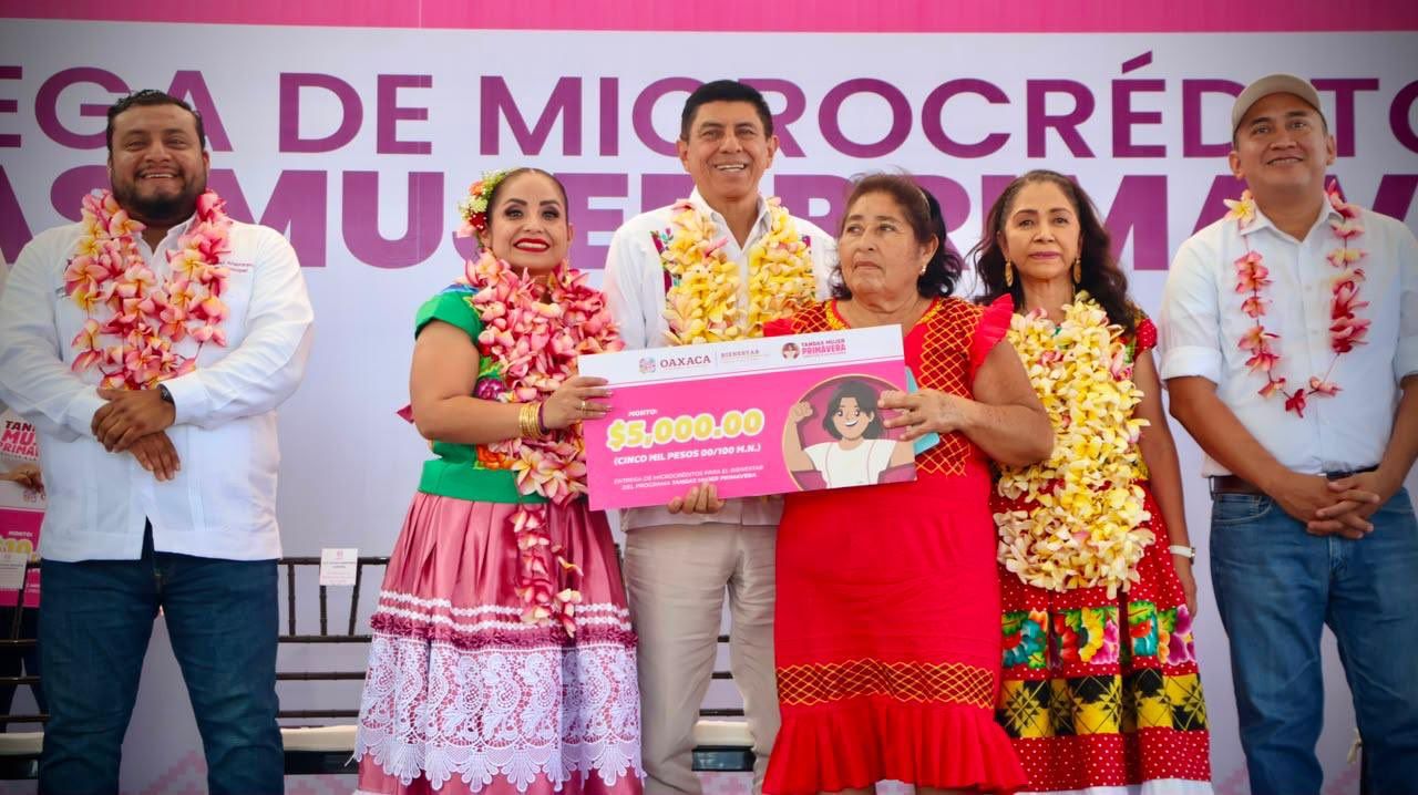Salomón Jara entrega mil 510 créditos Tandas Mujer Primavera a emprendedoras de Juchitán, en el Istmo oaxaqueño