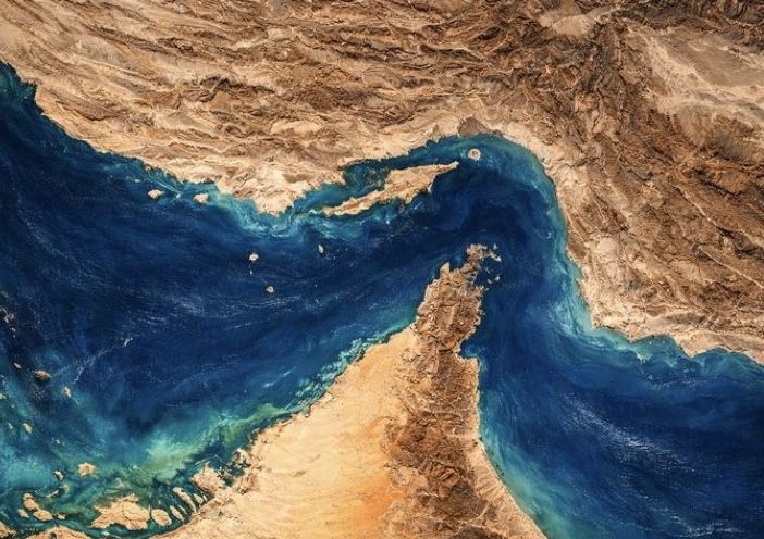 Irán suspende diálogo con Estados Unidos y promete bloquear totalmente el Estrecho de Ormuz