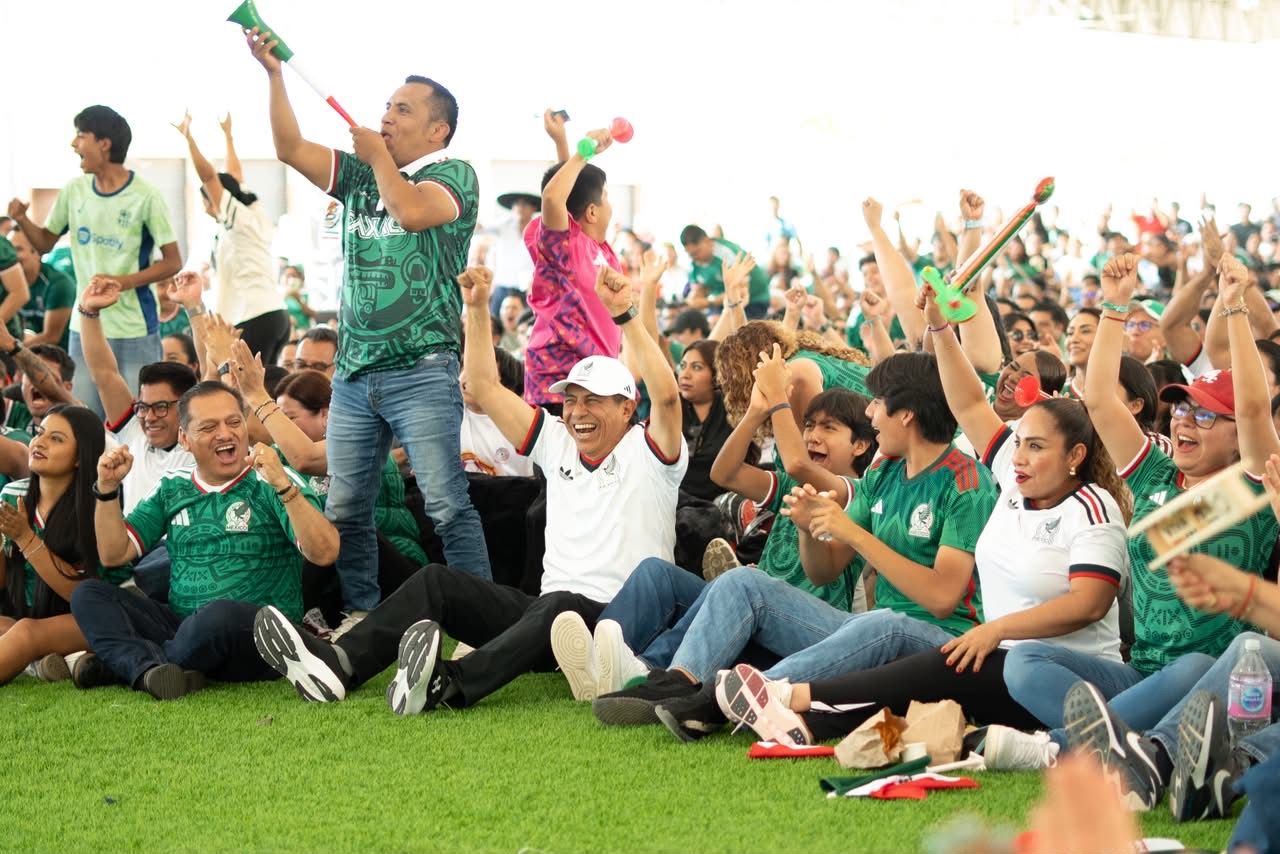 Parque Primavera Oaxaqueña vibra al grito de gol; familias disfrutan partido transmitido por el Gobierno