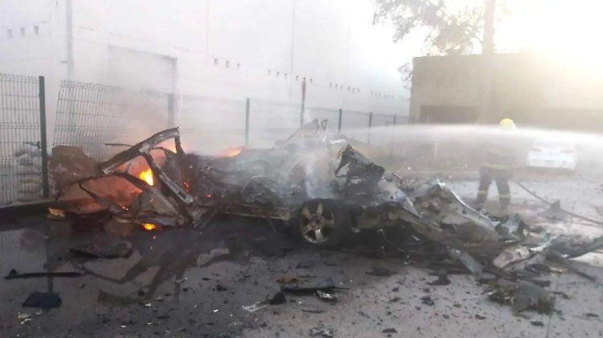 Vehículo destrozado por explosión en ataque a policías de La Pila, en San Luis Potosí; autoridades evitan confirmar coche bomba Vehículo destrozado por explosión en ataque a policías de La Pila, en San Luis Potosí; autoridades evitan confirmar coche bomba