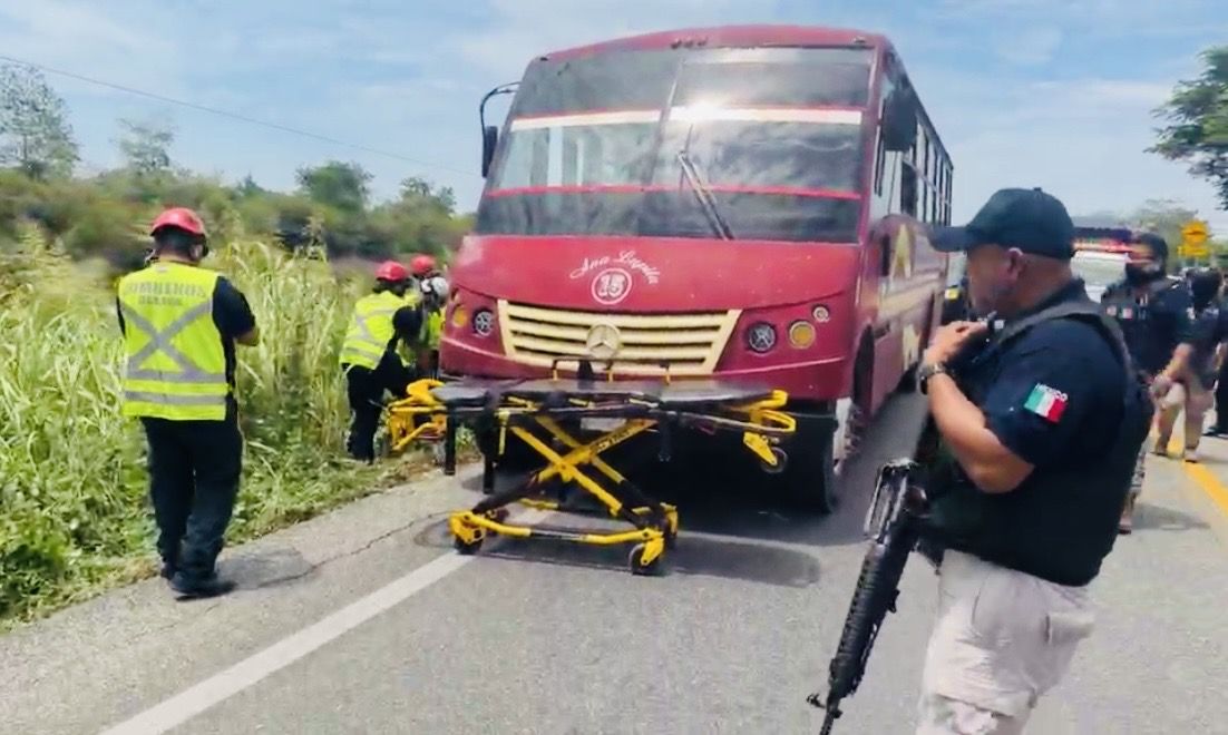 Sujetos armados atacan a tiros un autobús de Transístmicos en el Istmo de Oaxaca: un muerto y un herido