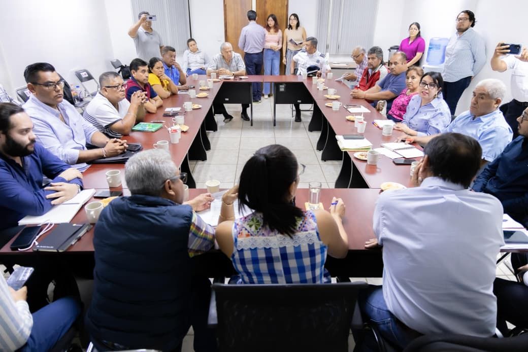 Semovi y taxistas acuerdan trabajos técnicos para definir circuitos de taxi en Oaxaca Semovi y taxistas acuerdan trabajos técnicos para definir circuitos de taxi en Oaxaca