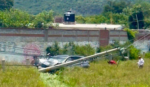 Brutal ejecución de adulto mayor en carretera 190 a la altura de Lachigoló, Tlacolula; podría ser empleado del DIF Oaxaca Brutal ejecución de adulto mayor en carretera 190 a la altura de Lachigoló, Tlacolula; podría ser empleado del DIF Oaxaca