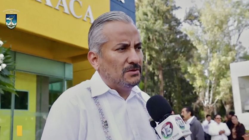 Nombramiento estatal a exrector de UABJO, investigado por FGR, desata críticas y acusan premio a presunto desvío de recursos Nombramiento estatal a exrector de UABJO, investigado por FGR, desata críticas y acusan premio a presunto desvío de recursos