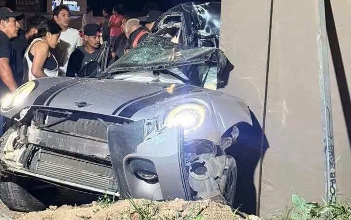 Joven grave tras chocar Mini Cooper contra puente de Pueblo Nuevo, en Oaxaca, la madrugada del este domingo Joven grave tras chocar Mini Cooper contra puente de Pueblo Nuevo, en Oaxaca, la madrugada del este domingo