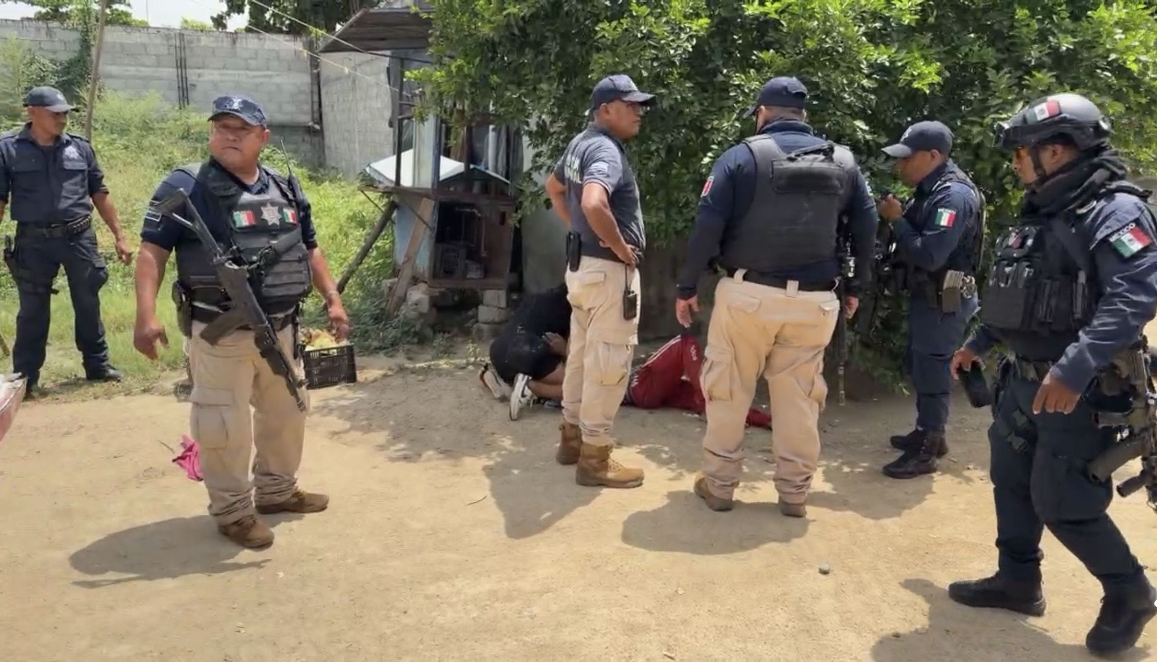 Ataque armado en colonia San Isidro de Juchitán, #Oaxaca, deja hombre herido de gravedad; no hay detenidos Ataque armado en colonia San Isidro de Juchitán, #Oaxaca, deja hombre herido de gravedad; no hay detenidos