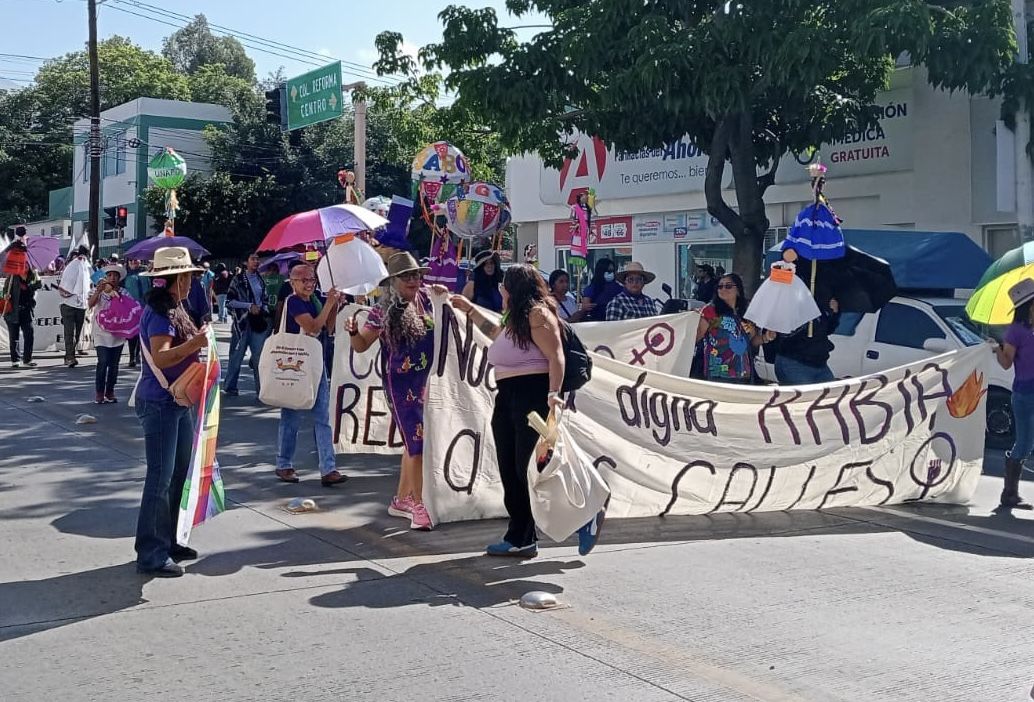 La Asamblea de Organizaciones Sociales marcha en Oaxaca de Juárez contra el extractivismo y violencias contra comunidades