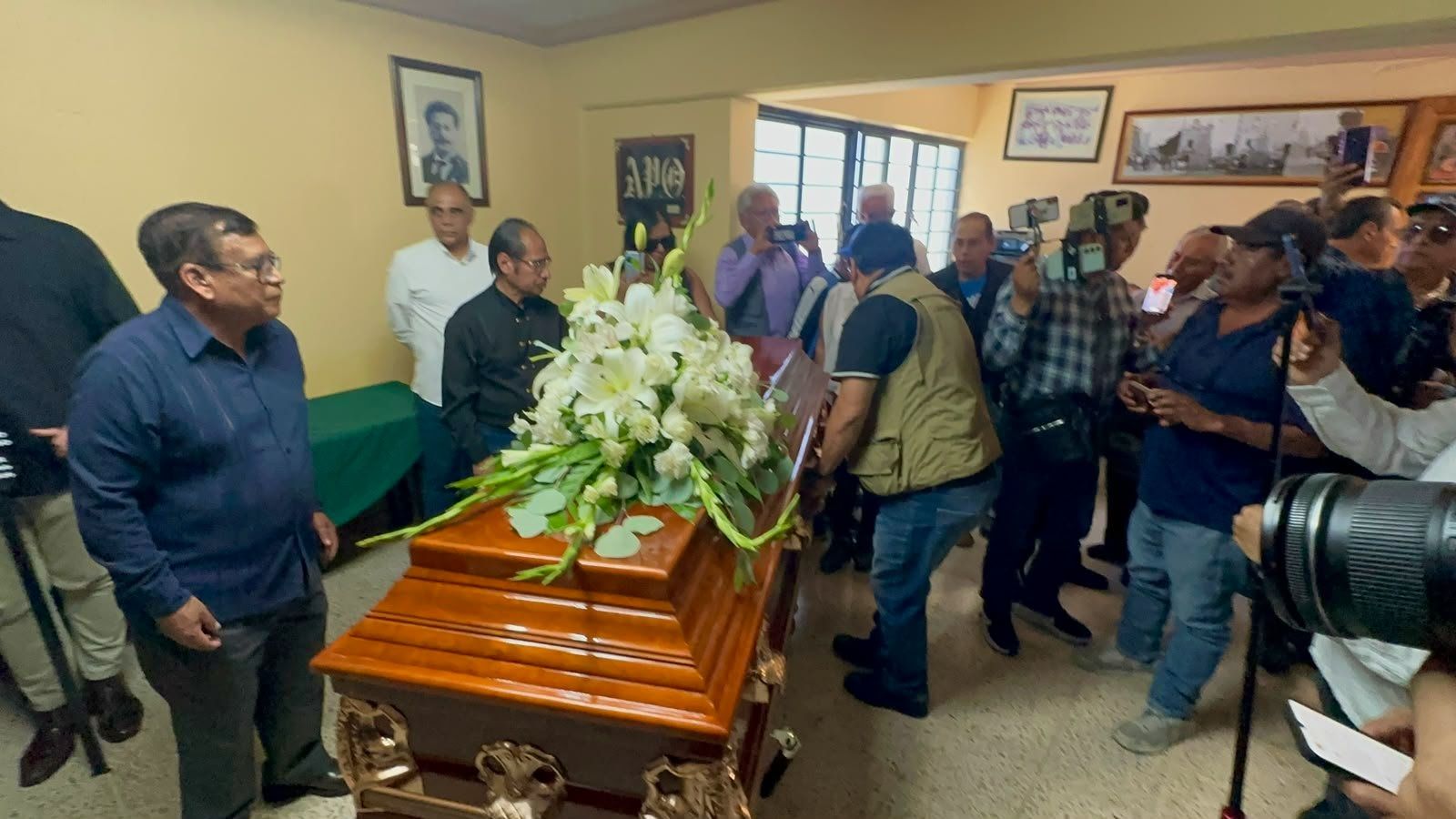 La APO rinde homenaje y demanda justicia por el asesinato del periodista oaxaqueño Alejandro Leyva Aguilar La APO rinde homenaje y demanda justicia por el asesinato del periodista oaxaqueño Alejandro Leyva Aguilar