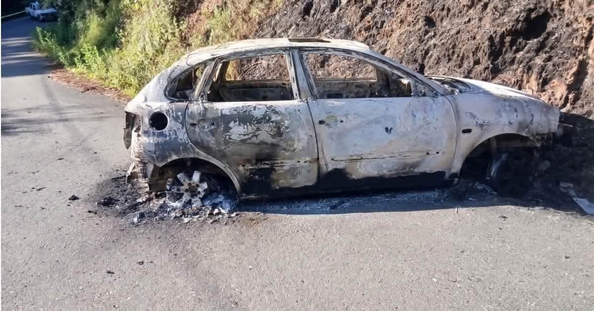 Hallan tres cuerpos decapitados en auto calcinado en Juquila; suman cuatro ejecuciones en la Costa en 24 horas Hallan tres cuerpos decapitados en auto calcinado en Juquila; suman cuatro ejecuciones en la Costa en 24 horas