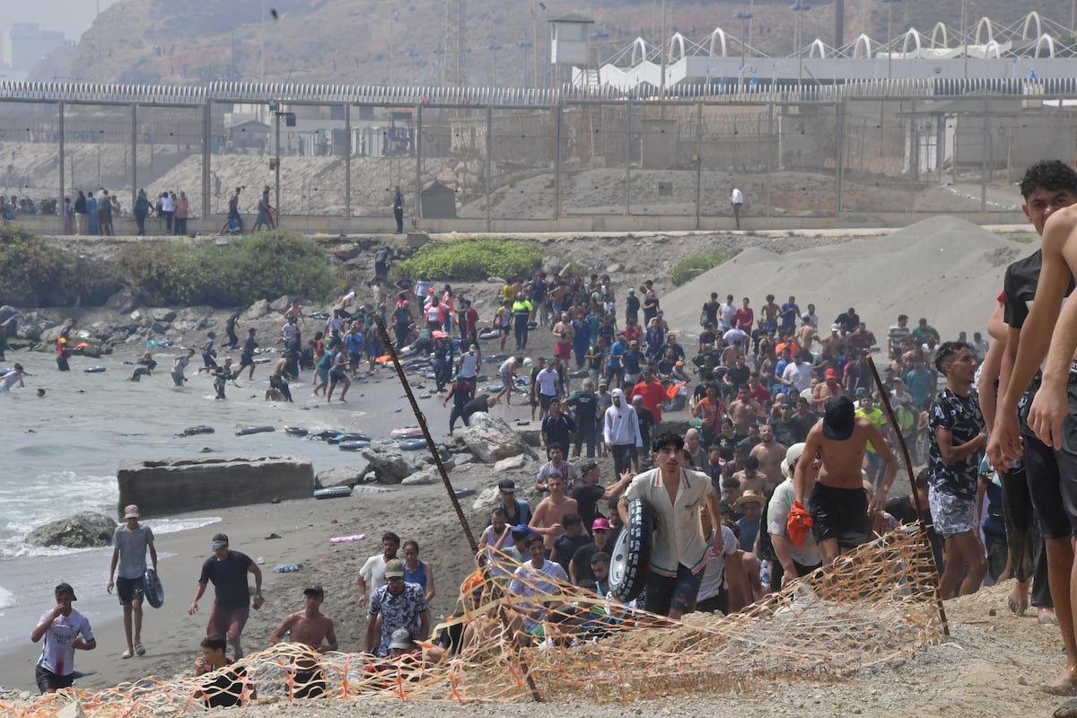 Ceuta enfrenta una emergencia humanitaria sin precedentes tras una masiva entrada de migrantes desde Marruecos