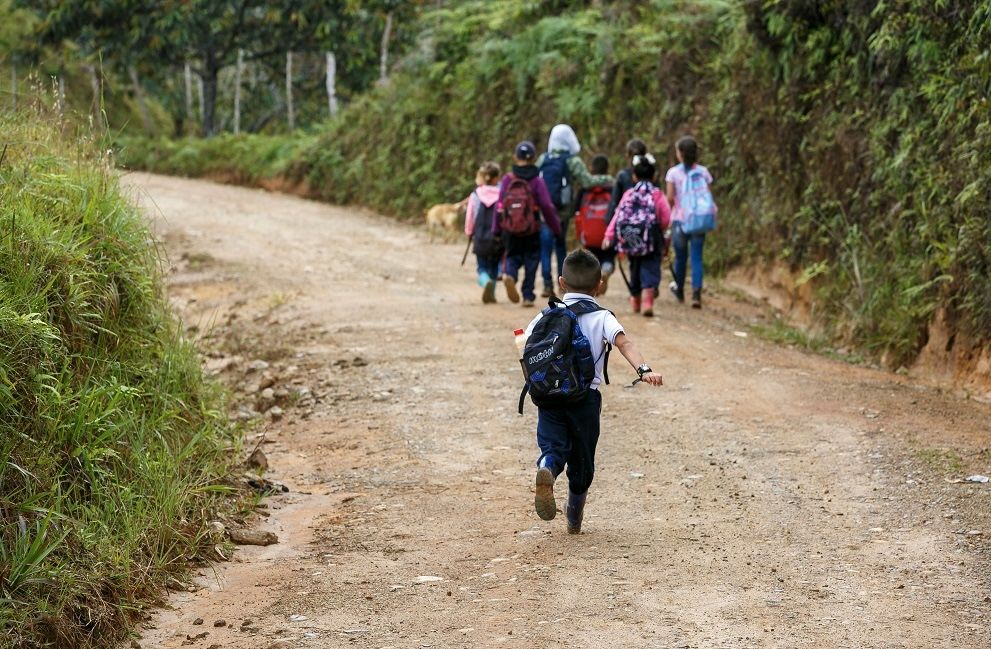 Rezago educativo en Oaxaca refleja décadas de abandono, pobreza estructural y crisis permanente del sistema escolar Rezago educativo en Oaxaca refleja décadas de abandono, pobreza estructural y crisis permanente del sistema escolar