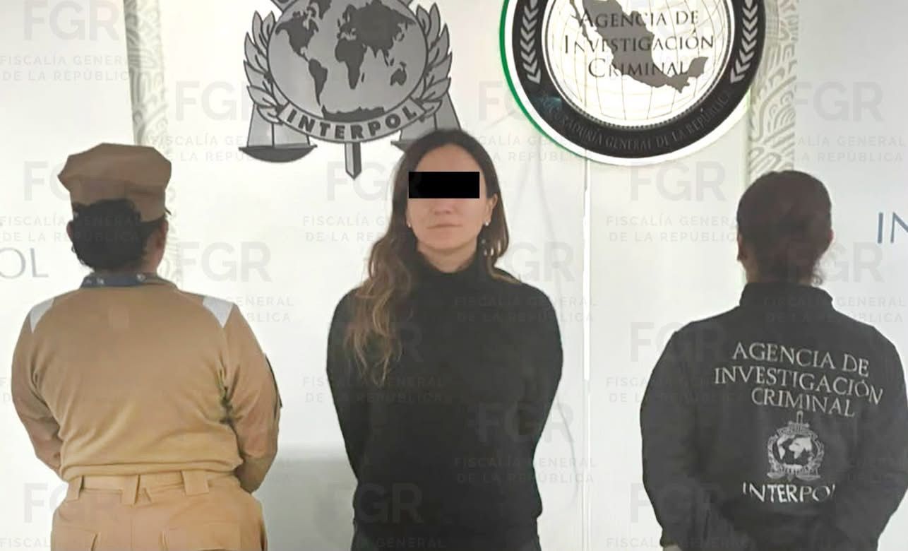 FGR detiene en AICM a Gilda Susana Lozoya Austin hermana de Emilio Lozoya, por Caso Agronitrogenados FGR detiene en AICM a Gilda Susana Lozoya Austin hermana de Emilio Lozoya, por Caso Agronitrogenados