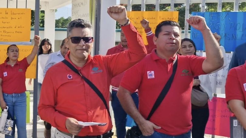 Docentes del Conalep en Oaxaca inician paro de brazos caídos en seis planteles por recortes presupuestales Docentes del Conalep en Oaxaca inician paro de brazos caídos en seis planteles por recortes presupuestales