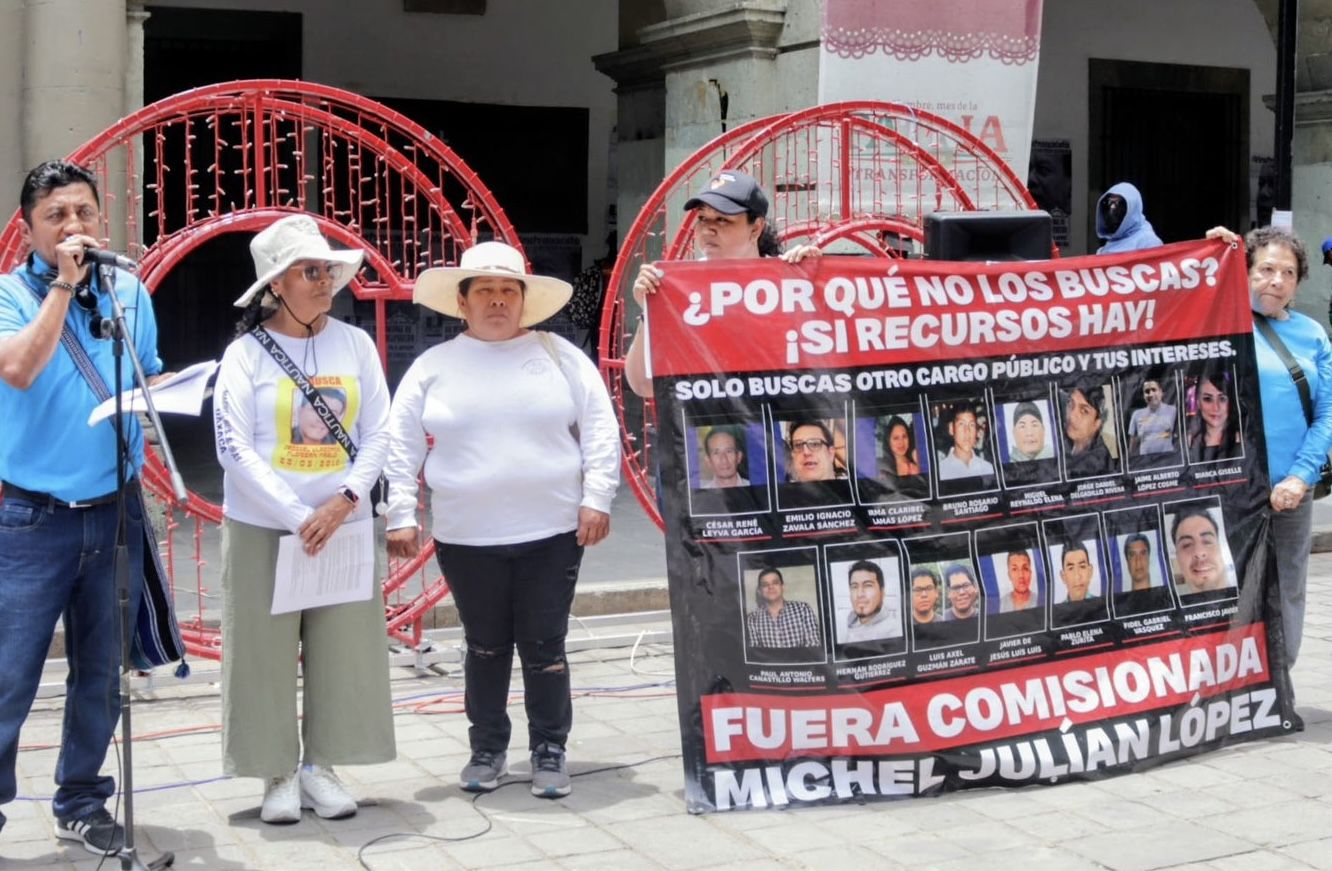 Familias de desaparecidos marchan en Oaxaca y denuncian reformas que quitan facultades al Consejo Estatal Ciudadano Familias de desaparecidos marchan en Oaxaca y denuncian reformas que quitan facultades al Consejo Estatal Ciudadano