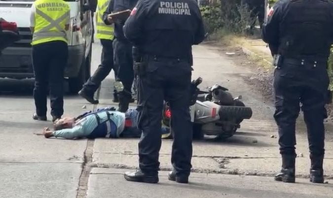 La ejecución del día: sujetos armados asesinan a hombre en motoneta sobre Circuito José F. Gómez en Juchitán, Oaxaca La ejecución del día: sujetos armados asesinan a hombre en motoneta sobre Circuito José F. Gómez en Juchitán, Oaxaca