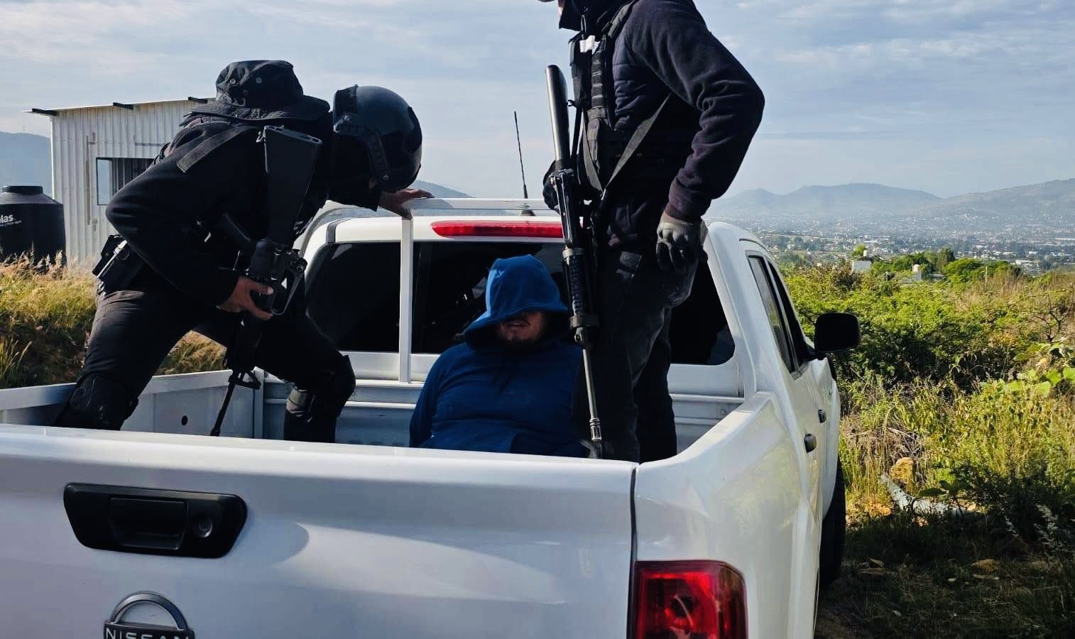 Fiscalía y fuerzas federales recuperan 37 hectáreas invadidas por ASAEO en el Valle de Etla, en Oaxaca Fiscalía y fuerzas federales recuperan 37 hectáreas invadidas por ASAEO en el Valle de Etla, en Oaxaca