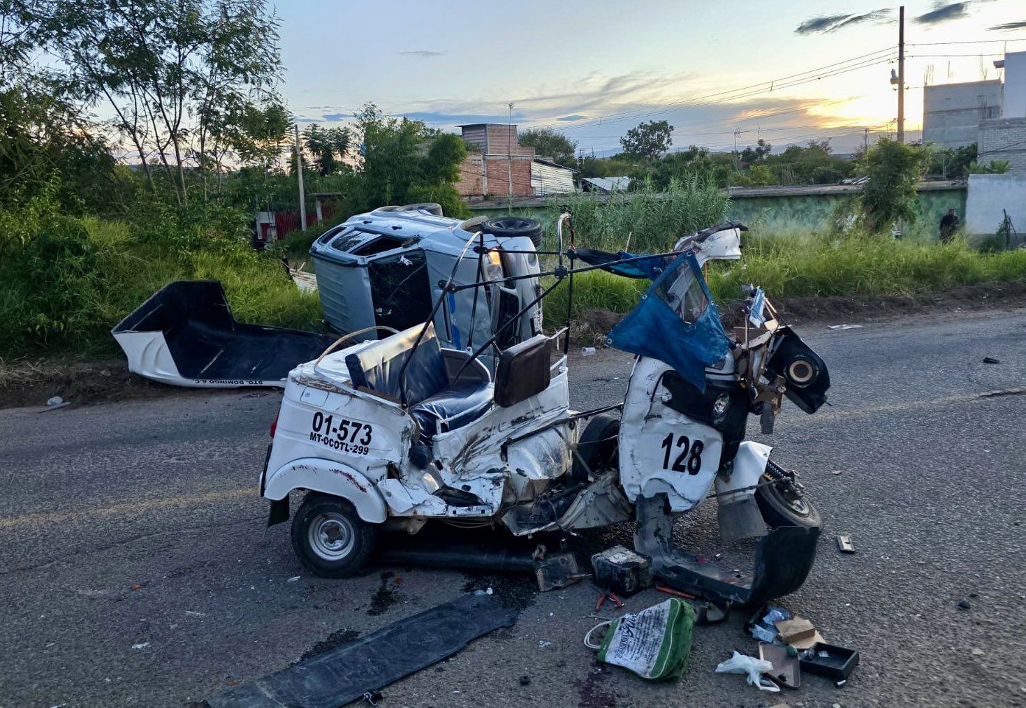 Una persona muerta y tres lesionados deja fuerte choque entre auto y mototaxi en Ocotlán, Oaxaca Una persona muerta y tres lesionados deja fuerte choque entre auto y mototaxi en Ocotlán, Oaxaca