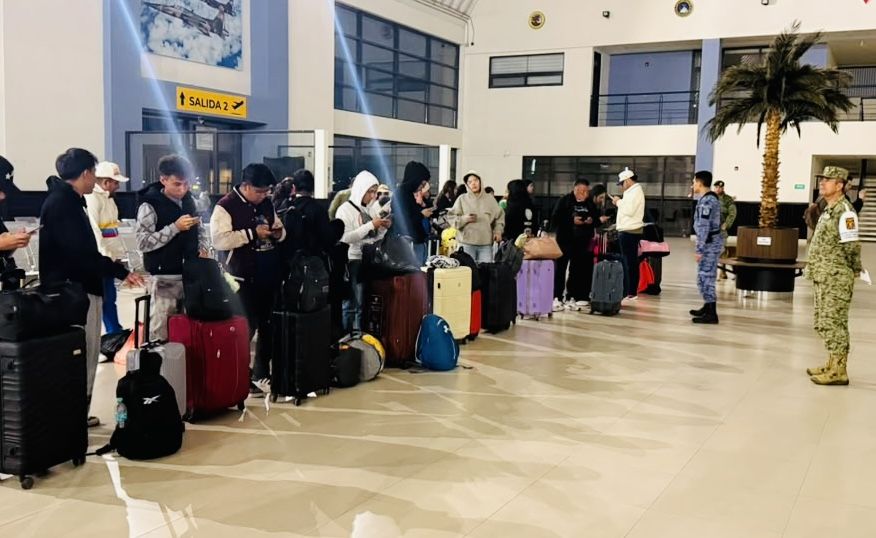 México repatria los primeros 36 connacionales de Colombia en avión de la Fuerza Aérea tras el sismo