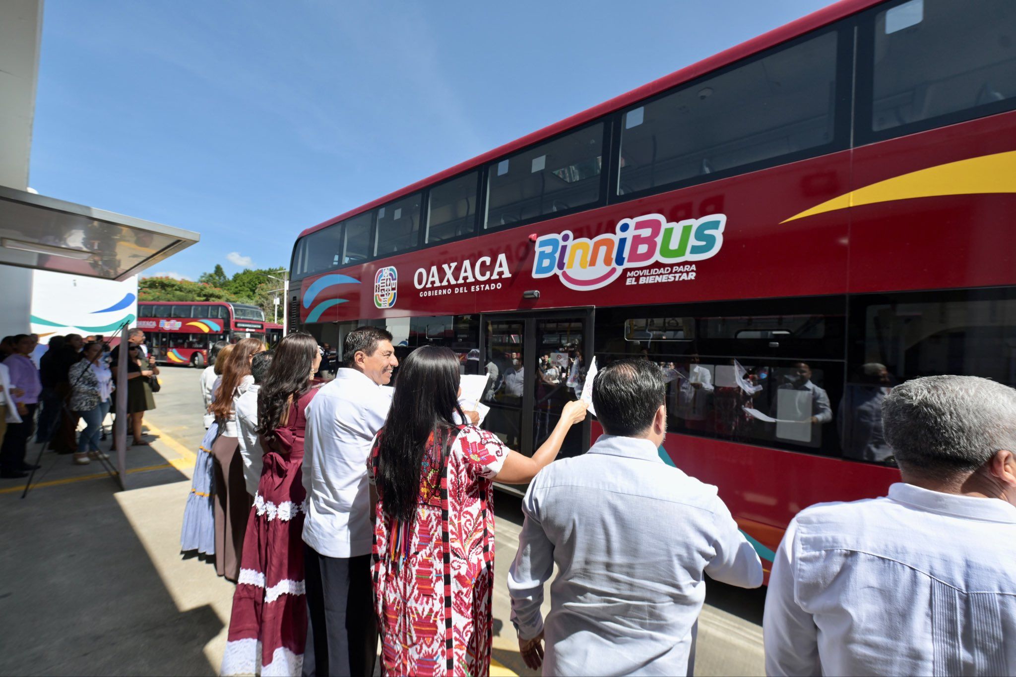 Inaugura Salomón Jara ruta BinniBus Viguera-Ciudad Administrativa en Oaxaca de Juárez, con unidades de dos pisos
