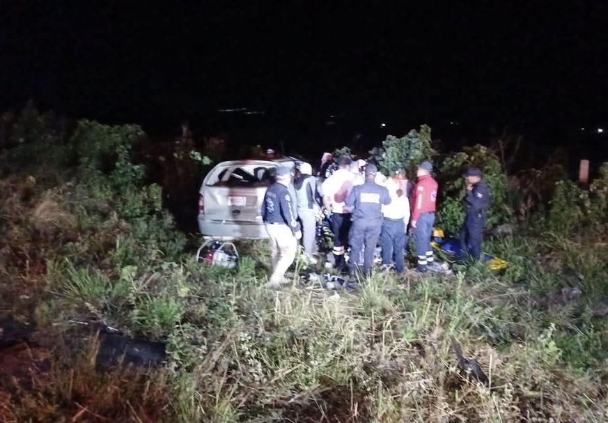 Fatal choque en libramiento al Tule deja un muerto y cinco heridos; embarazada queda atrapada