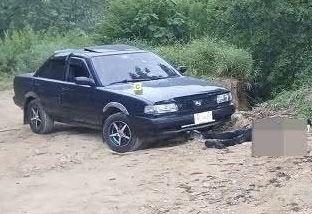 Atacan a tiros a ocupantes de auto en Santa Cruz Loxicha, Oaxaca; mueren joven de 20 años y niña de 4 Atacan a tiros a ocupantes de auto en Santa Cruz Loxicha, Oaxaca; mueren joven de 20 años y niña de 4