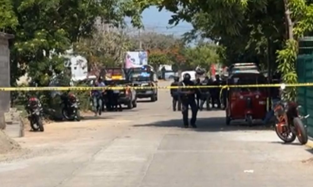 Atacan a balazos a mototaxista frente a su domicilio en la Octava Sección de Juchitán, Oaxaca; murió camino al hospital Atacan a balazos a mototaxista frente a su domicilio en la Octava Sección de Juchitán, Oaxaca; murió camino al hospital