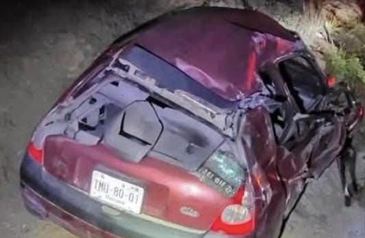 Trailero embiste auto de presuntos asaltantes y frustra robo en la supercarretera Cuacnopalan-Oaxaca Trailero embiste auto de presuntos asaltantes y frustra robo en la supercarretera Cuacnopalan-Oaxaca