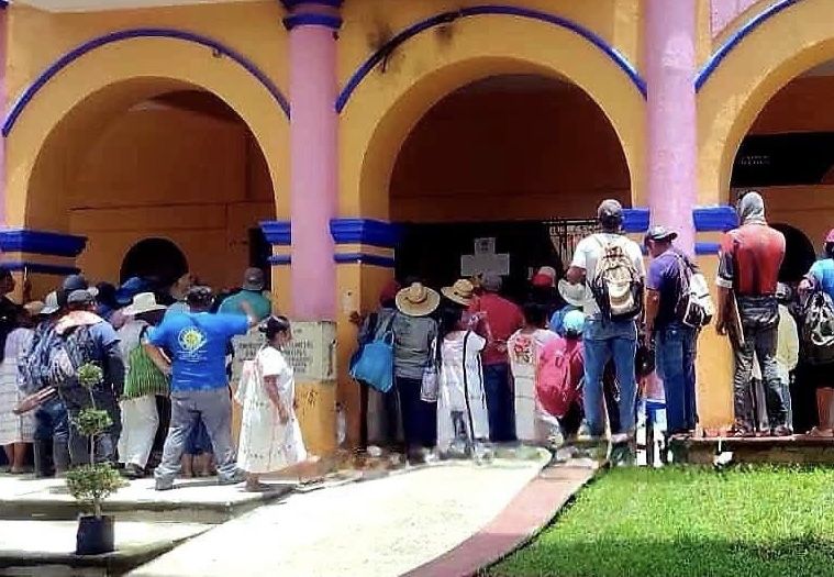 Ejidatarios toman Palacio Municipal de San Pedro Amuzgos y exigen mesa de diálogo estatal Ejidatarios toman Palacio Municipal de San Pedro Amuzgos y exigen mesa de diálogo estatal