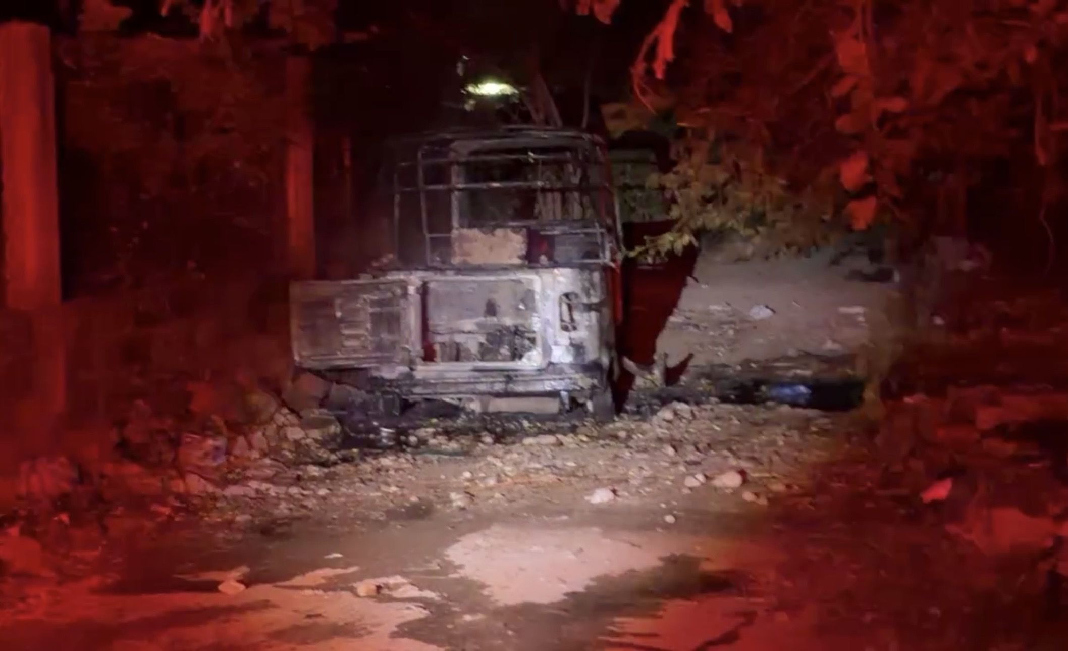 Violencia nocturna de grupos criminales sacude Oaxaca con mototaxi calcinado en Juchitán y homicidio en Pinotepa Nacional