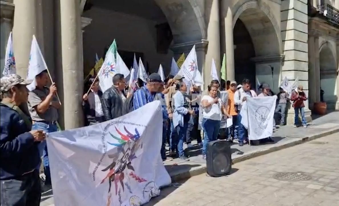 Protesta la Asamblea de Pueblos frente a Palacio de Gobierno de Oaxaca por justicia a Catarino Torres Pereda Protesta la Asamblea de Pueblos frente a Palacio de Gobierno de Oaxaca por justicia a Catarino Torres Pereda