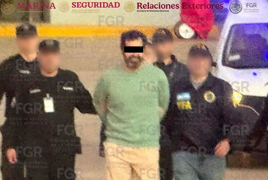 Contralmirante Fernando Farías Laguna llega en helicóptero al Altiplano; quedó a disposición de un juez de Almoloya Contralmirante Fernando Farías Laguna llega en helicóptero al Altiplano; quedó a disposición de un juez de Almoloya