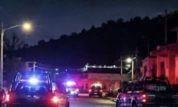 Agentes de la AEI de Oaxaca repelen emboscada de “Los Rusos” en Cacahuatepec; abaten a cuatro agresores Agentes de la AEI de Oaxaca repelen emboscada de “Los Rusos” en Cacahuatepec; abaten a cuatro agresores