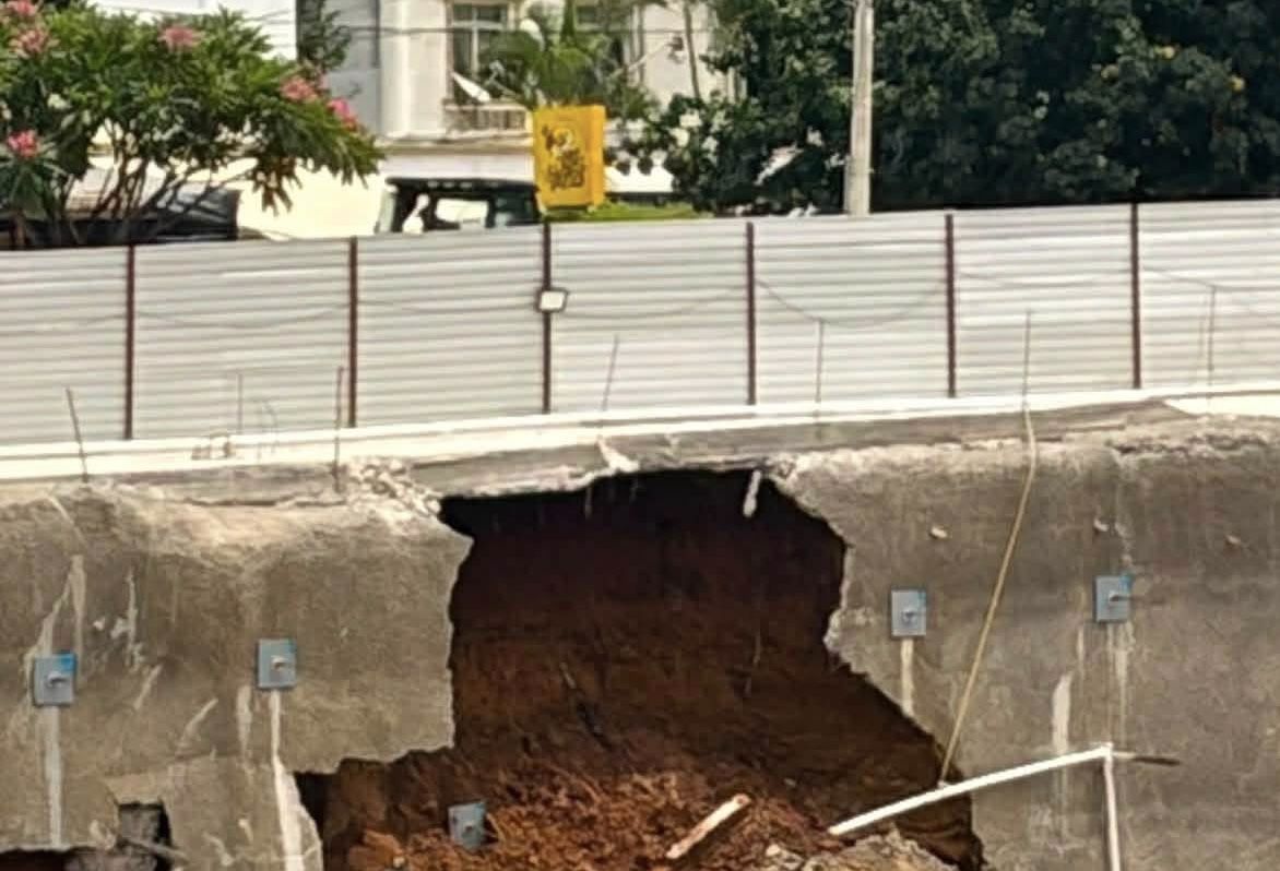 Obra Parque Oaxaca deja fisuras y hundimientos en calles; Protección Civil confirma daños en viviendas Obra Parque Oaxaca deja fisuras y hundimientos en calles; Protección Civil confirma daños en viviendas