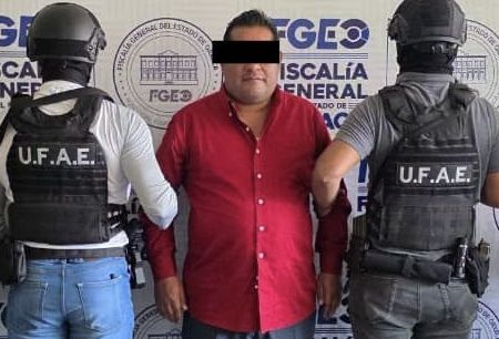 Síndico de Oaxaca capital lideraba banda de robo, alteración y venta de vehículos remarcados: Fiscalía Síndico de Oaxaca capital lideraba banda de robo, alteración y venta de vehículos remarcados: Fiscalía