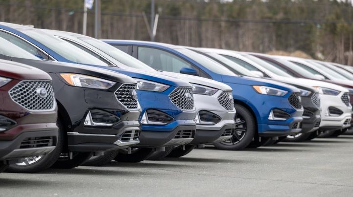 Trump anuncia arancel del 50 % a autos de Canadá desde enero de 2027: “Ha estafado a Estados Unidos”