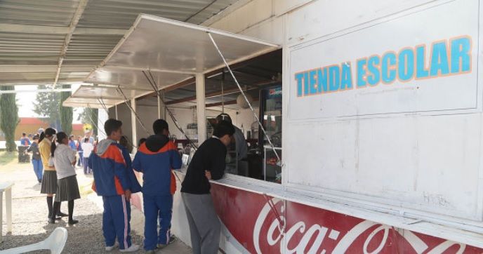 Se mantiene prohibición de bebidas azucaradas y comida chatarra en escuelas: Sheinbaum; alista campaña de salud