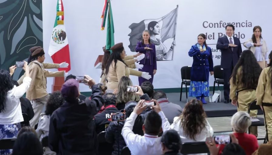 Regresan a clases 28 millones de estudiantes, en México Regresan a clases 28 millones de estudiantes, en México