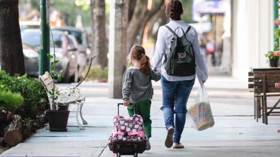 Ciclo escolar 2026: gasto educativo consume 14.2% del ingreso de los hogares de menores recursos